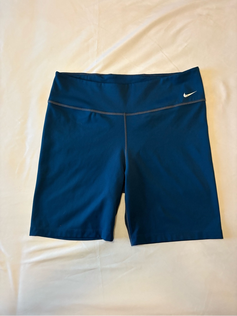 Nike Women's Navy Blue/Green High-Rise Bike Shorts